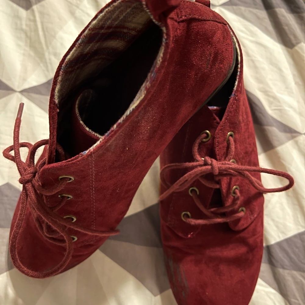 Maroon boots- Forever 21